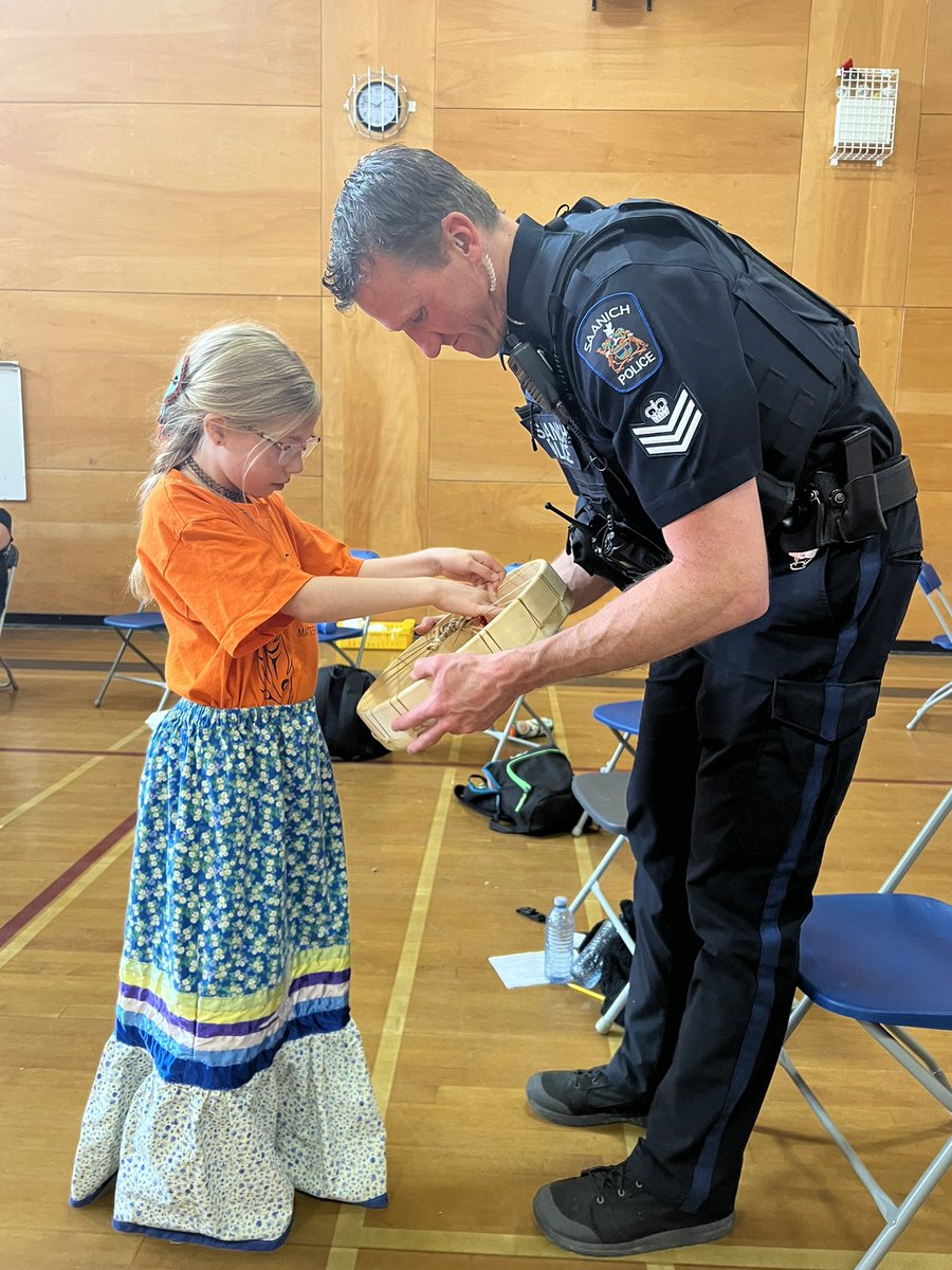 Dr_SWilton's tweet photo. Such a beautiful day was spent with @RogersSD61  and @SPD_Community on making drums together this school year and going through the teachings together 🙌🏽 over several sessions. Today we closed off this work in a good way by having a Salmon feast and gifting the drums to the SPD. https://t.co/TVURRW5A4P