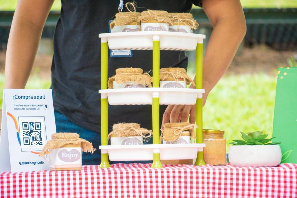 imj_sansalvador's tweet photo. El pasado fin de semana el IMJ junto #BlessFoundation realizaron una feria de emprendedores con un enfoque especial para las madres capitalinas; muchos comerciantes de los 6 distritos de San Salvador tuvieron la oportunidad de ofertar sus productos. 🛍️🍬 https://t.co/uBjYQe8ffI