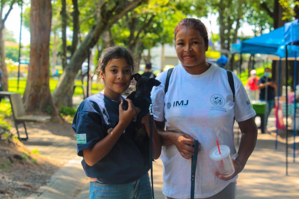 imj_sansalvador's tweet photo. El pasado fin de semana el IMJ junto #BlessFoundation realizaron una feria de emprendedores con un enfoque especial para las madres capitalinas; muchos comerciantes de los 6 distritos de San Salvador tuvieron la oportunidad de ofertar sus productos. 🛍️🍬 https://t.co/uBjYQe8ffI
