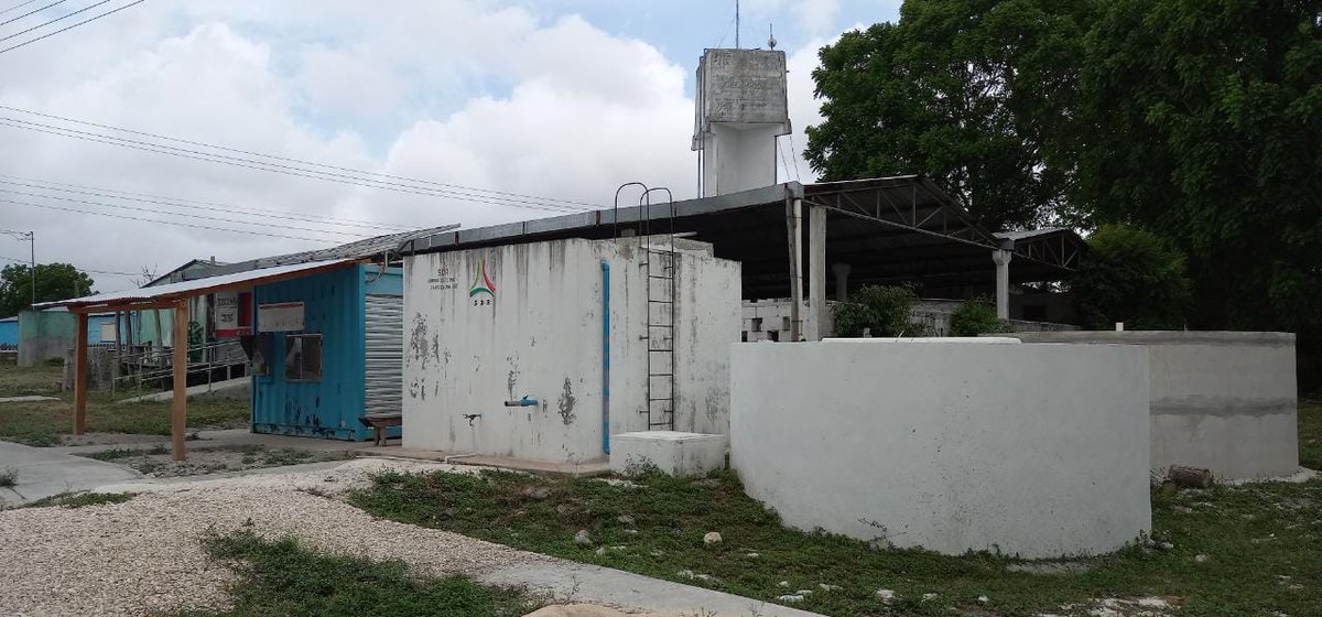 AmigosSianKaan's tweet photo. Esta es una comunidad de Campeche, donde se encuentran las selvas mejor conservadas para la captación de agua; el acceso al agua es difícil porque esta a mas de 50 metros de profundidad.  #AguaParaTodos #DeLaCuencaAlArrecife #MAR2R #FundacionGonzaloRioArronte #SACTUN https://t.co/owHWtYZWKg