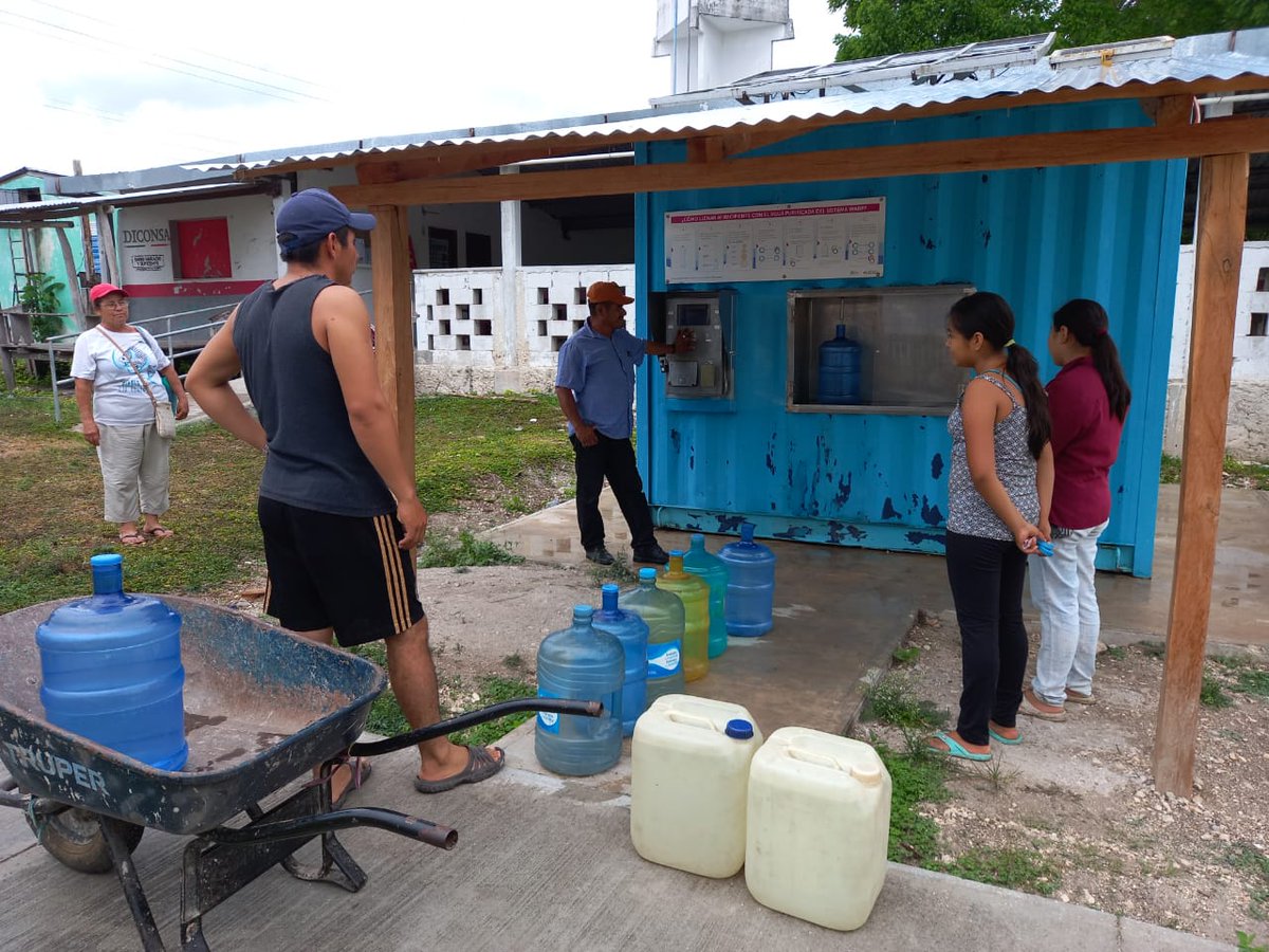AmigosSianKaan's tweet photo. Esta es una comunidad de Campeche, donde se encuentran las selvas mejor conservadas para la captación de agua; el acceso al agua es difícil porque esta a mas de 50 metros de profundidad.  #AguaParaTodos #DeLaCuencaAlArrecife #MAR2R #FundacionGonzaloRioArronte #SACTUN https://t.co/owHWtYZWKg