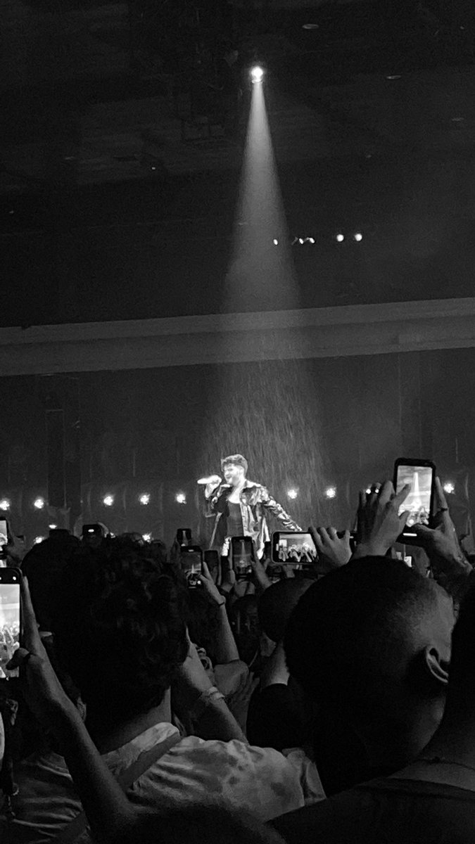 nada muito importante, só queria falar que sexta eu fui no show do jão :)