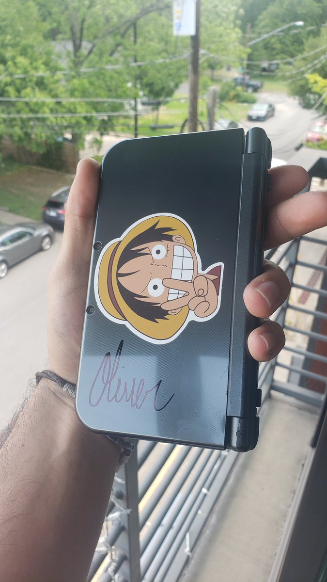 DiathosEric's tweet photo. I got the coolest 3ds in the world ! @oliverxfrancis https://t.co/ZtbpmN04NR