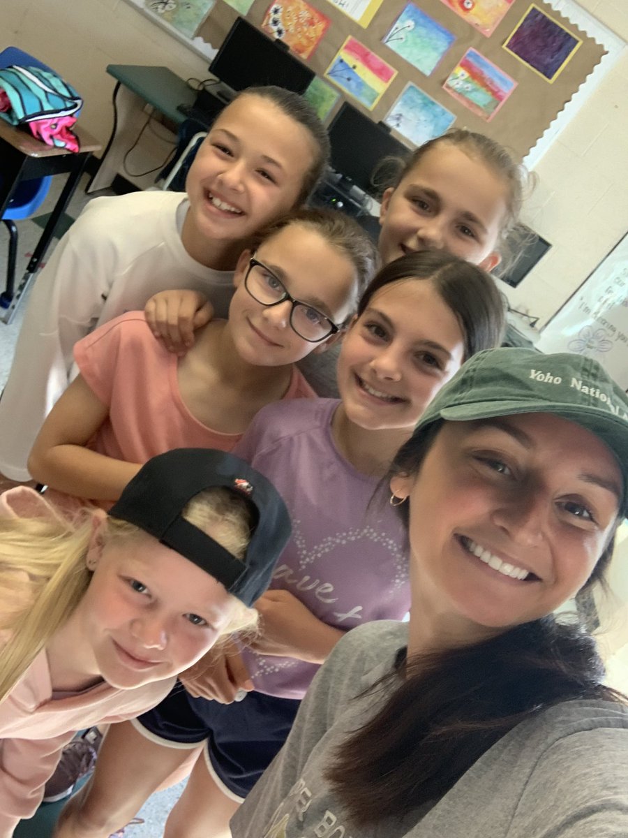 MsPetruzzi's tweet photo. Great day today with our track and field superstars ✨so proud of all of your hard work and dedication! Go Pythons 🐍🐍 @demeoje @StPatrickB https://t.co/NLcW8U8m9z