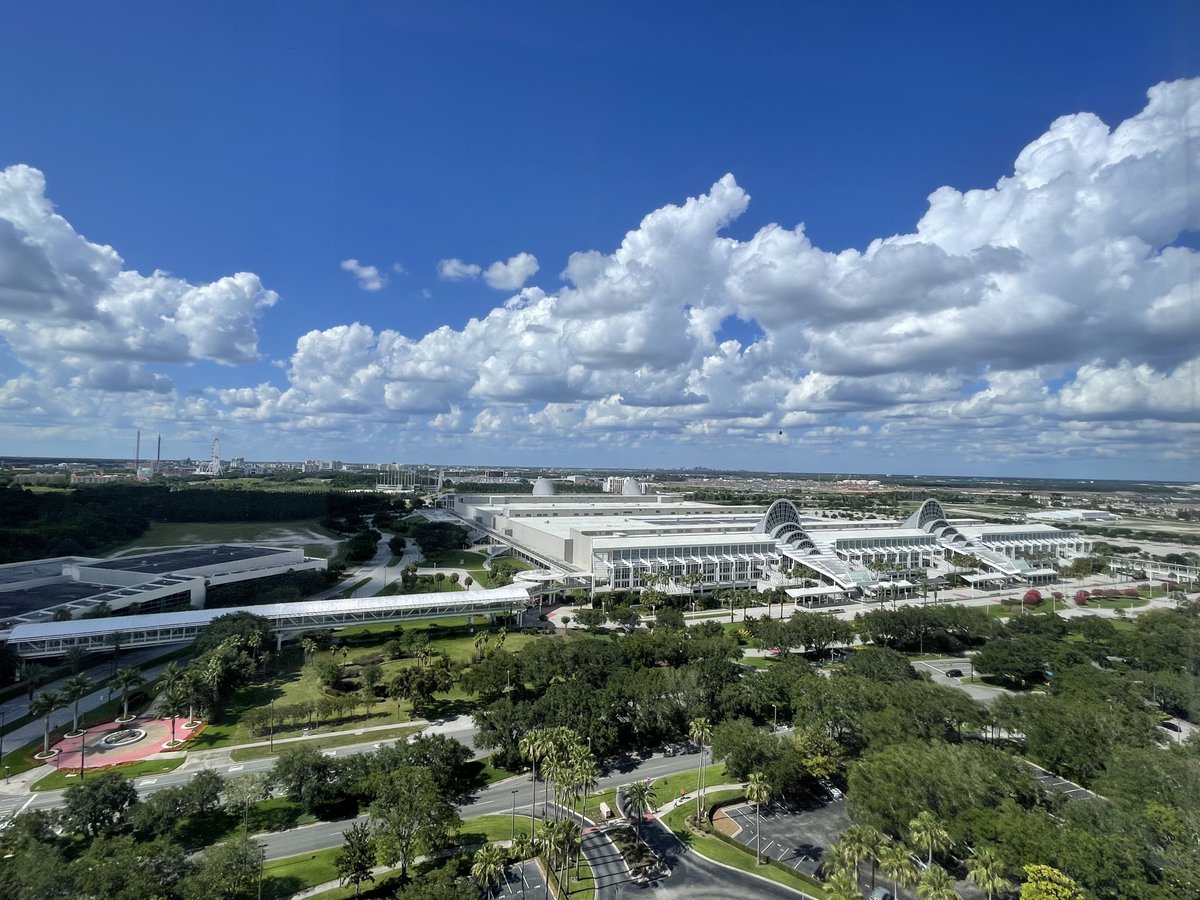 NathanLundblad's tweet photo. The traditional beginning to summer: an atomic physics conference. #damop22 #damop @APSphysics https://t.co/KZiuHB0SFp