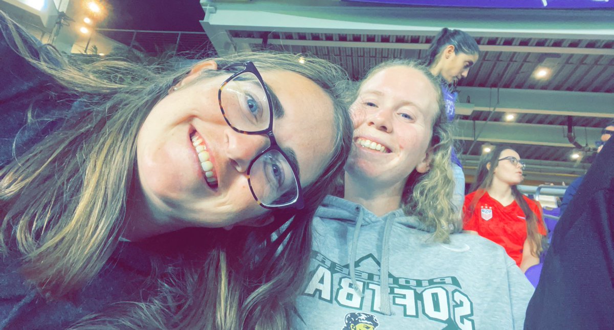 MadisonPikey's tweet photo. Can’t wait to spend a weekend with my bestie 💚 https://t.co/5mNf69FgZ2