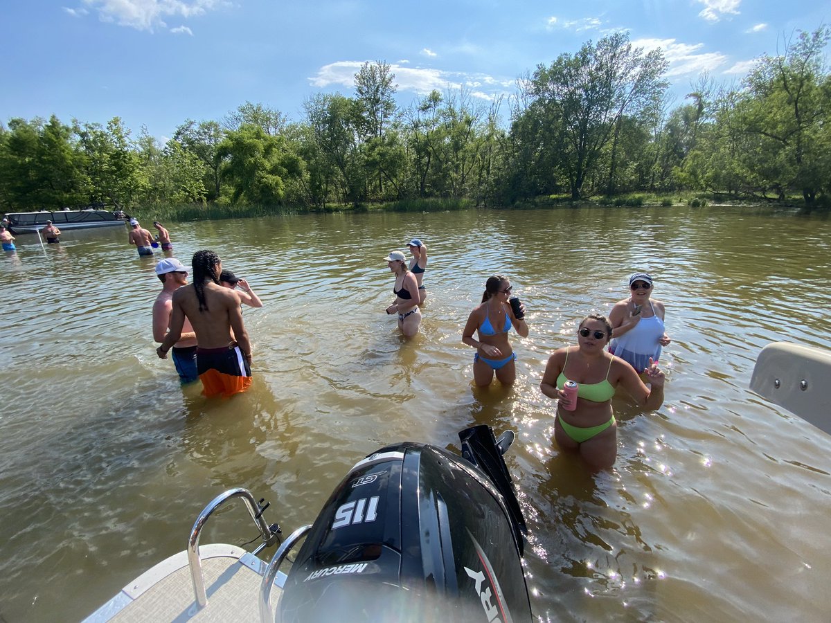 TheRBCoach's tweet photo. Thanks Vol Nation we had fun. @nico_iamaleava8 @Nic_Iamaleava @MaddenIamaleava best time on the Lake…. Now who has Bar’B-Q? https://t.co/Aom50XsWDK