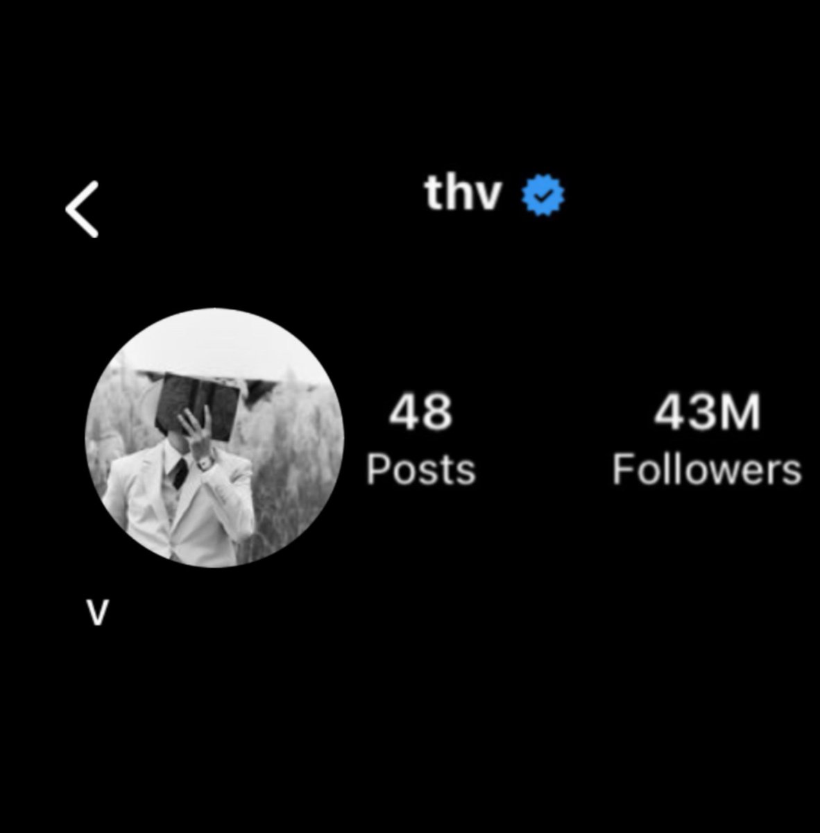 KTH_News's tweet photo. Taehyung’s (Instagram user handle [thv]), has surpassed 43,000,000 followers, approximately 176 days after he opened his account.

#KIMTAEHYUNG

https://t.co/lrZnUCZbT2 https://t.co/tNNpeNd3uk
