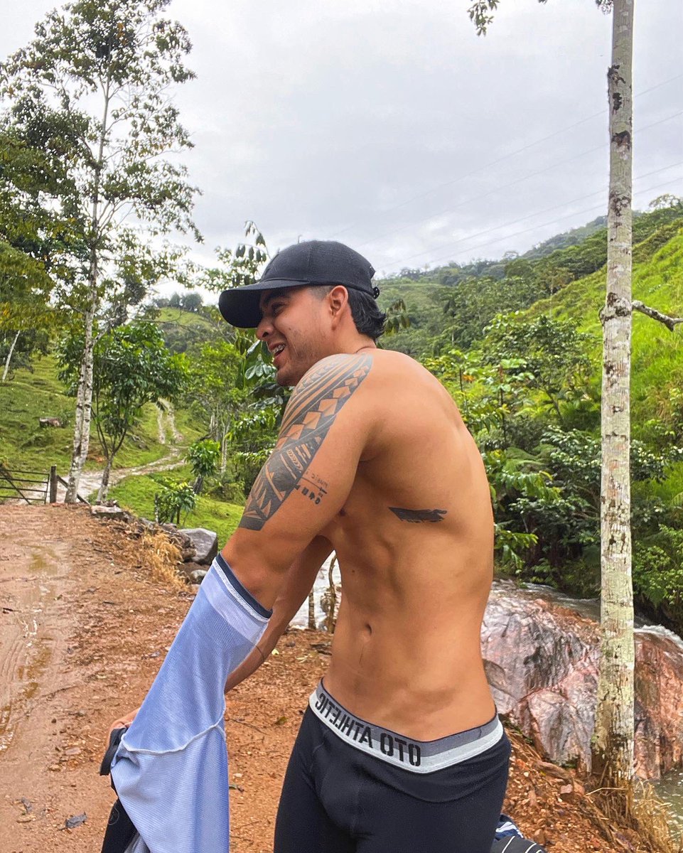 garzon_pareja's tweet photo. Me vine hacer ejercicio y termine haciendo otra cosa 😅😅😅😅 ve a verlo en mi azul 💙💙👉👉👉 https://t.co/eVzQYM6guc https://t.co/YvaTBci9L6
