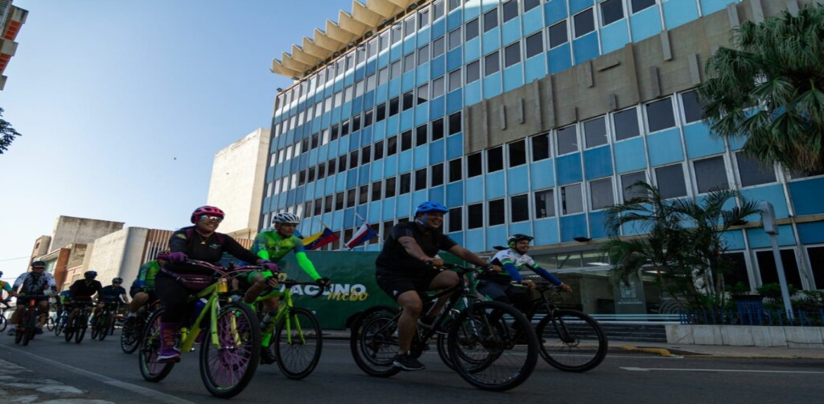 NotizuliaNet's tweet photo. Marabinos podrán disfrutar de la Ciclovía del Sol todos los domingos
Una mañana dedicada al sano disfrute haciendo ejercicios físicos y a la vez recreación vivieron los marabinos este domingo 29 de Mayo
Lea más: https://t.co/jPlYQdxzKh
#NotiZulia #Maracaibo #Zulia #Venezuela https://t.co/DwD39P1RIy