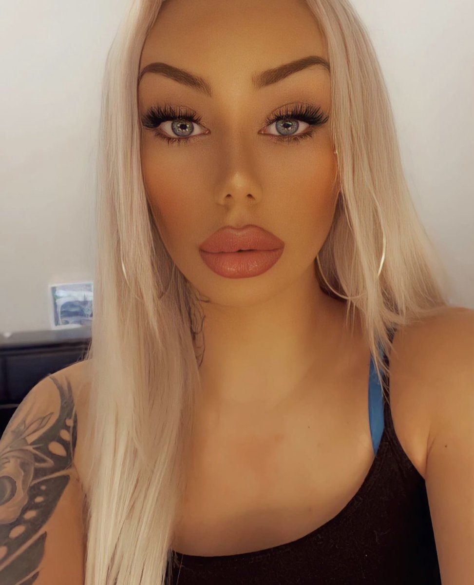 prettyLittleBXO's tweet photo. I need  a sugar daddy! Pm me if you wanna be my sugar daddy https://t.co/cR1ZGcfKLd