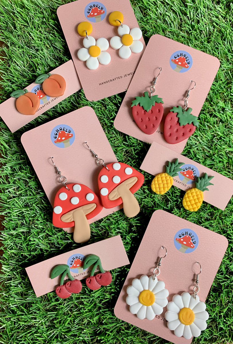 and we’re LIVEEEEE lmk what yall get :3