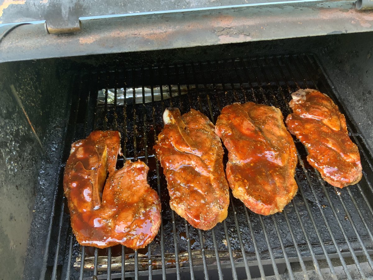 tmreic's tweet photo. Ribs yesterday turned out awesome 👏🏻 15 minutes to smoked pork steaks today! 🤷‍♂️ pellet wood smokers the only way to go #yolo #traeger https://t.co/rxXntHeczI