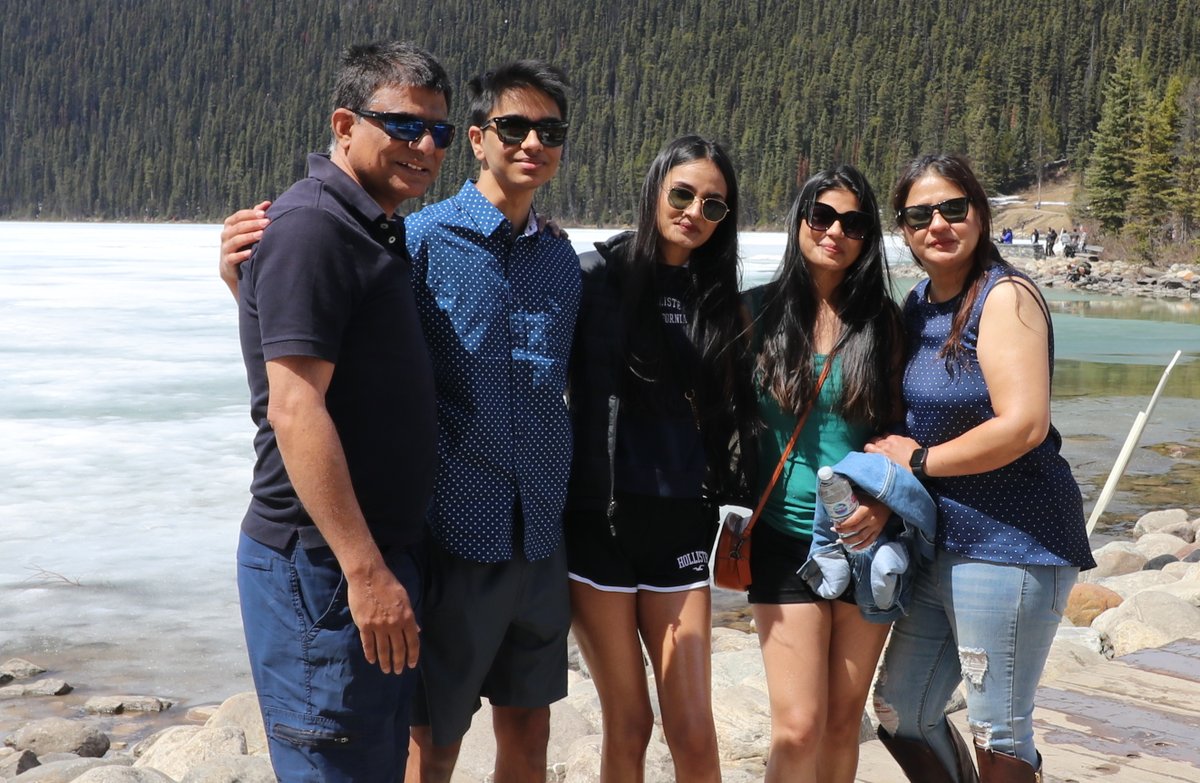 deepak_talwar's tweet image. Finally we are able to meet our daughter after 30 months... Thanks to @Pratyush_Dayal_  &amp;amp; @CBCSaskatoon for highlighting the issue of #immigrationbacklog. Our gratitude to @jasrajshallan for raising the issue in Parliament &amp;amp; @BradRedekopp, @ctochor for all the help &amp;amp; support.