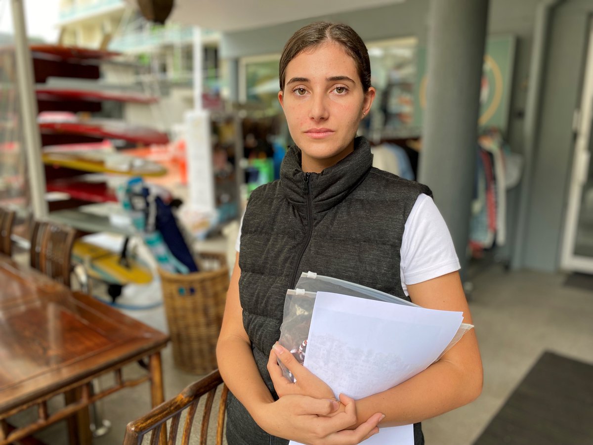 Passport applicants know they may wait up to six weeks for documentation, but in reality some are waiting much longer. They're anxious, worried and frustrated. If you're one of them, here are some tips 👇
<a href="/triplejHack/">triplejHack</a> <a href="/abcsydney/">ABC Sydney</a>

ab.co/3M6bKff