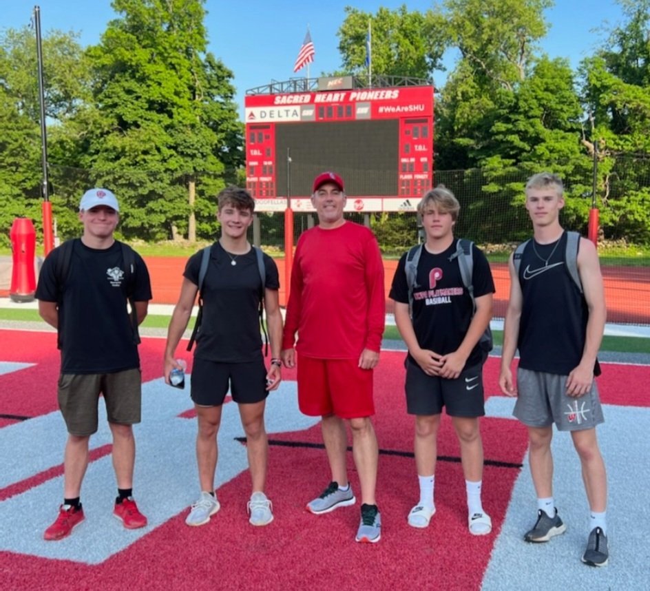A great day for the @PrepStarWNY QB Club at Sacred Heart University! Meaningful instruction on a first class campus. Thank you <a href="/CoachGardner_/">Matt Gardner</a> for the hospitality! <a href="/CarsonHayek/">Carson Hayek</a> <a href="/GavinSchwab3/">Gavin Schwab</a> <a href="/DippoldEric/">Eric Dippold</a> <a href="/JoeyTomasso/">Joey Tomasso</a>