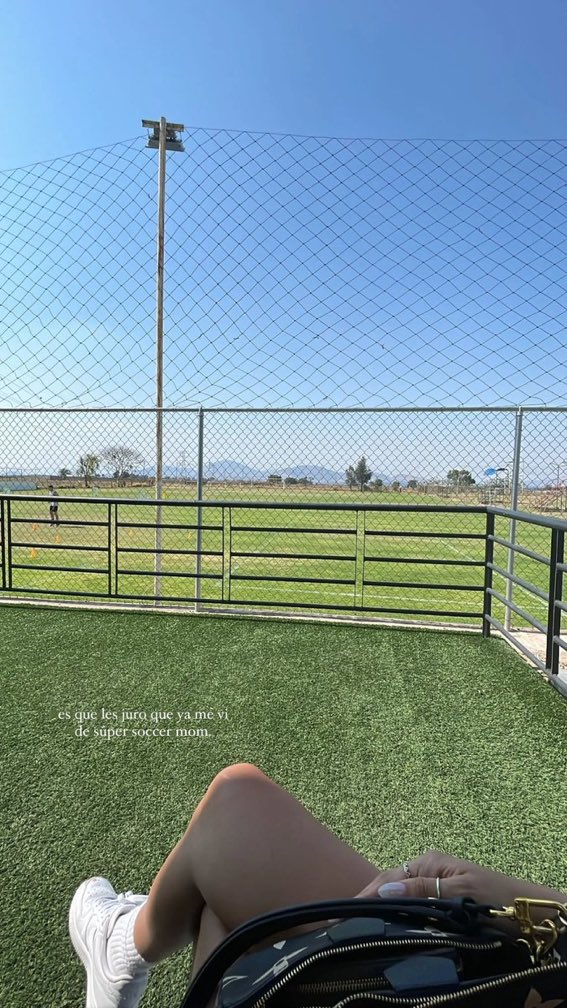 kylebstyle's tweet image. já imagino ela levando o baby hidalgo para assistir os jogos de futebol do pai 😭😭😭😭