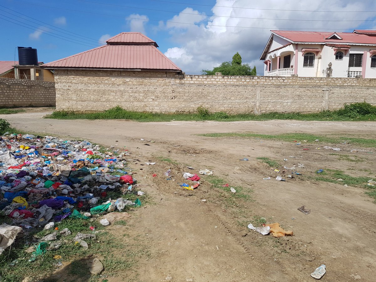 Koduor_Nancy's tweet photo. Fighting Marine litter needs to be addressed from the source. These patches are rampant around Mombasa. These end up in drainage systems with slight rains and is a major cause of current flooding in the city. Can something be done?
@EnvironmentMom1
@MijiBora
@eracoma_consult https://t.co/MyYPoqNVnt