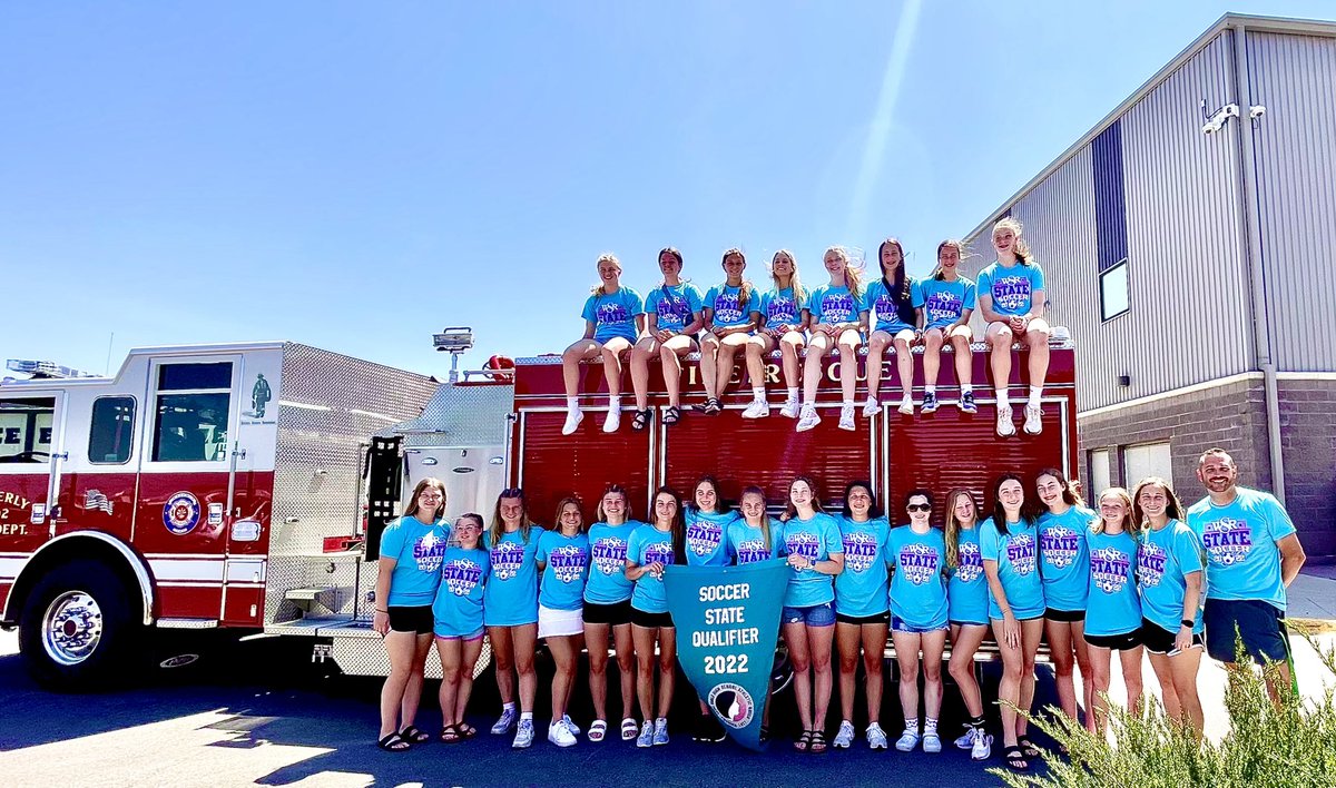 ⚽️This talented group is on their way to STATE. First round -Tuesday 5/31 vs North Scott at 1 PM @ Cownie Soccer Complex- Field #6. 
⚽️Reminder-Buy tickets in advance⬇️ 
ia.varsitybound.com/sports/girlsso…
⚽️If you can’t make it-Watch Live here⬇️
youtu.be/gCowbyusHQ0