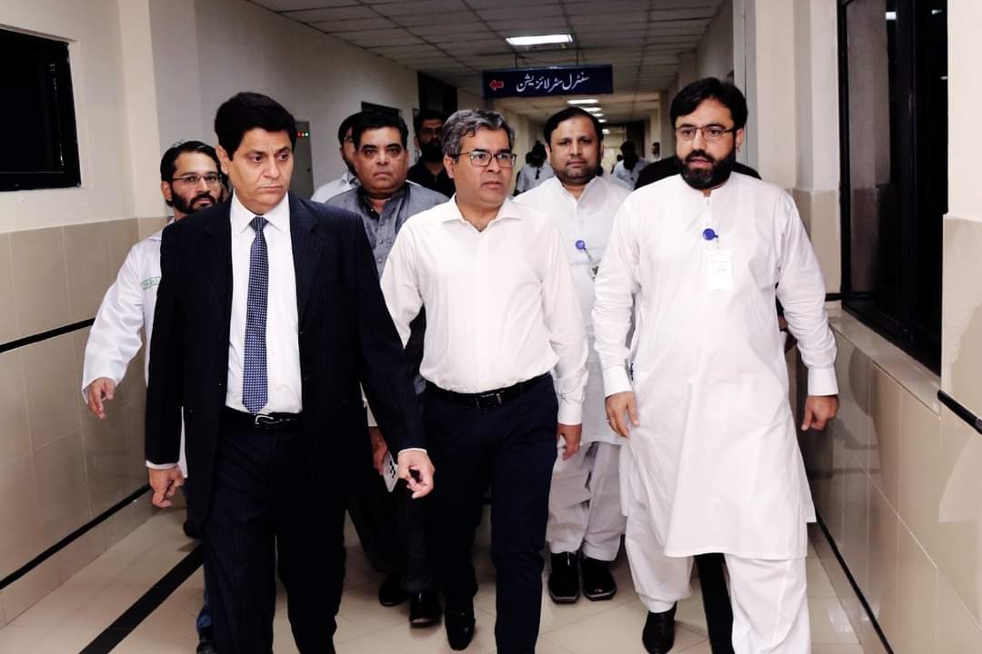 CPEIC's tweet photo. 26th May: Secretary Health of Punjab Mr. Ali Jan Khan Visit the CPE Institute of Cardiology Multan during the campaign of South Punjab on the special Instructions of CM Punjab. https://t.co/h11STgU3FY