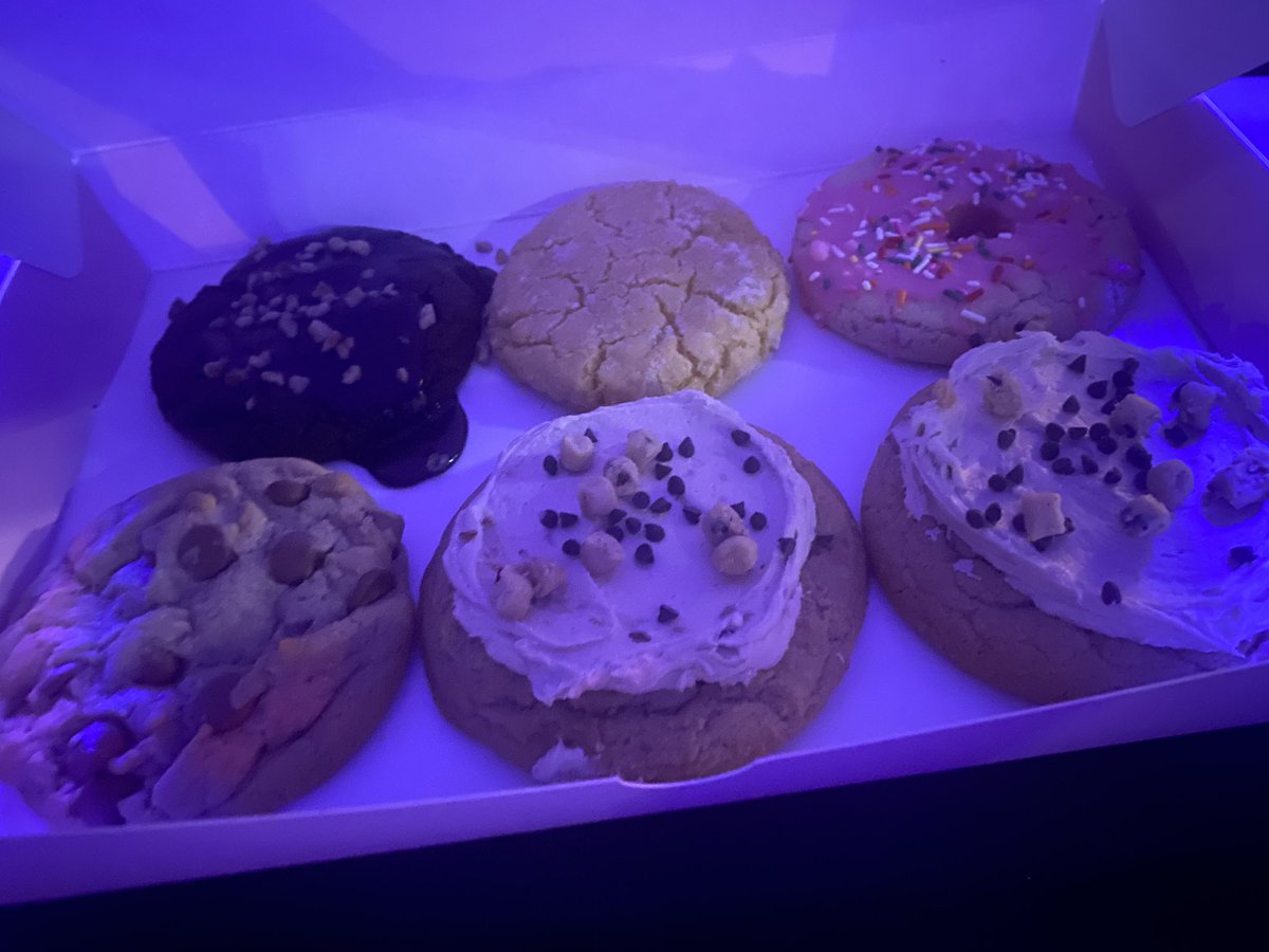 late night @CrumblCookies run!! they ran outta s’mores so guess I’m just just gonna have to go back another time this week!! I’m ok with that.