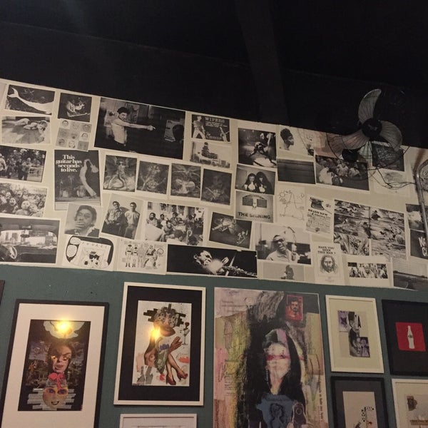 userbrasileiru's tweet photo. a bixa já é linda, e pra ajudar olha como é o bar que ela é dona.... #deixaele https://t.co/hanoN2tuKS