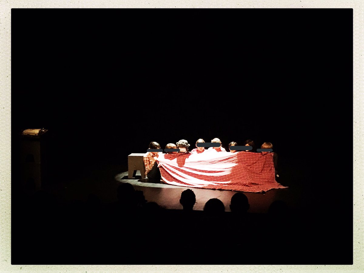 CGalinet's tweet photo. Bravo aux élèves de l’atelier théâtre et à leurs 3 encadrantes pour cette superbe réinvention du Petit Poucet ! Collectif, engagé et dynamique! 👏🏻👏🏻👏🏻 #galinetblain #lagobinière #rencontrestheatrales2022 #leGrandT https://t.co/hTLYVHSN1c