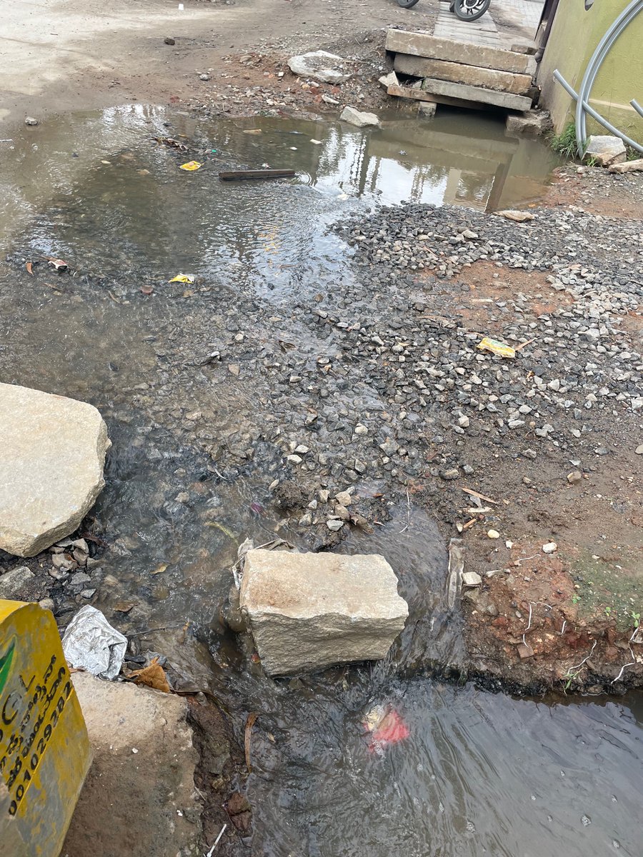 gamerrajan's tweet image. It is another day of repeated sad story in Carmelaram. We requested to fix the drain. Officials also claimed tomorrow we will finish work. It&apos;s been 5 days after that. @MTF_Mobility @carmelaramunite @bbmpcommr @BBMPCOMM @PCMohanMP @ArvindLBJP