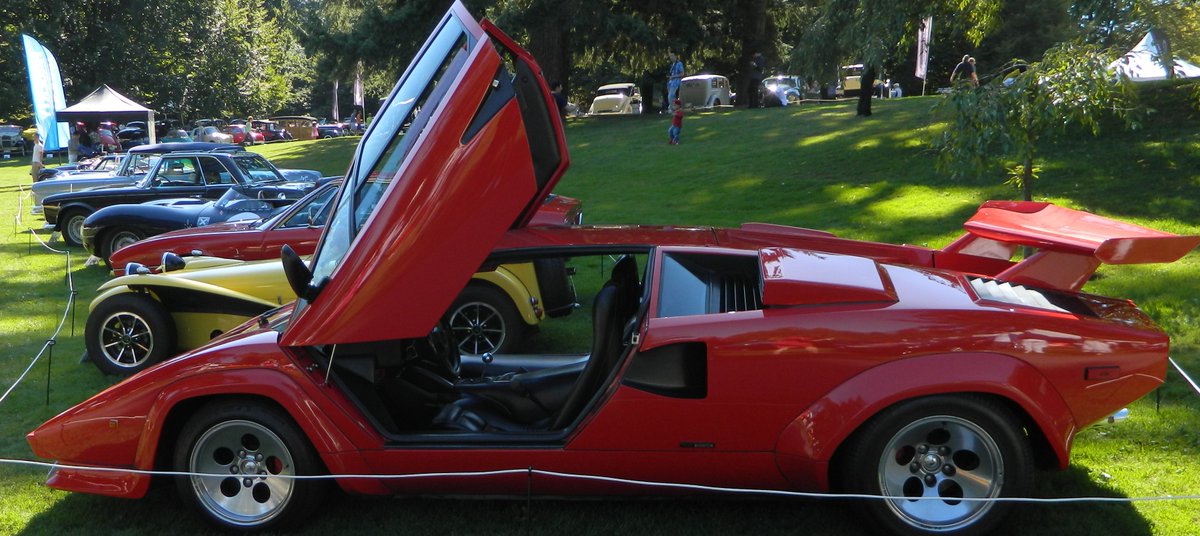 JGrunsell's tweet photo. Lamborghini Countach resplendent in red. #Lamborghini #countach #italiansupercar #postercar @DailyLamboTM @Snugbucket @Bellagiotime @NetoDemetriou @FormulaOneWorld @BrandonFugal https://t.co/q3sNwmpfU1