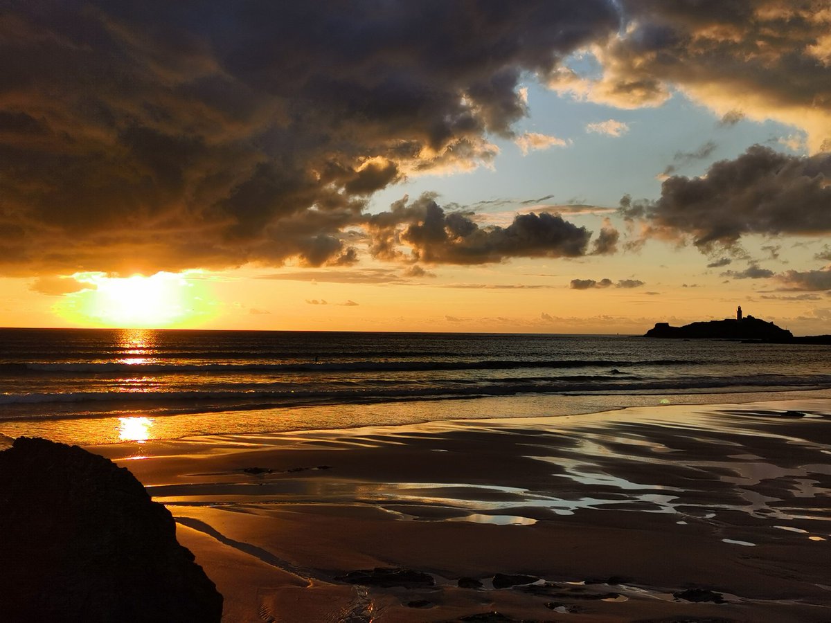 Kim83539559's tweet photo. The only sunsets I don’t like are the ones I miss.”
@Cornwall_Coast @coastalliving @CornwallHour @CornwallLifeMag @Surf_Cornwall @SurfingEngland @beauty_cornwall @KWTWeather @Kernow_outdoors @CornwallLive @ITVCharlieP @itvwestcountry @360Beaches @gwithianholiday @surfsouthwest https://t.co/wZPhrgNheI