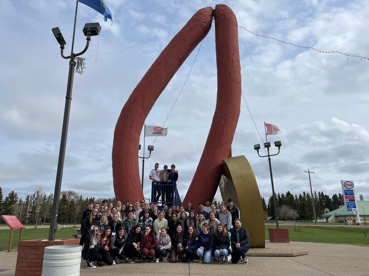 uofa_uss's tweet photo. Reminiscing @SUSKNational Congress, Youth Razom, May 12-15th, 2022 held in our own backyards! Edmonton, Alberta 🇺🇦❤️ https://t.co/neLtkDLpvn