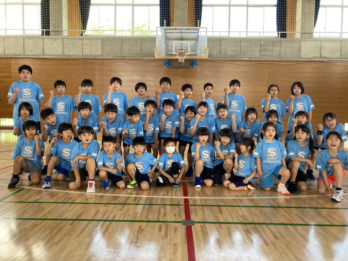 sabc_chronus's tweet photo. 【ブログ更新】U12－U15 練習ゲーム
https://t.co/aBM3j7R4Y1
パートナー企業様から贈呈いただいた、クラブＴシャツがメンバーのモチベーションアップとなっています！

#須賀川アカデミックバスケットボールクラブ
#ジーニアス 
#杜のあぶりや真仁 
#プロエージェントオフィス 
#渡辺建設
#ENDIN https://t.co/WTRo41pX9n