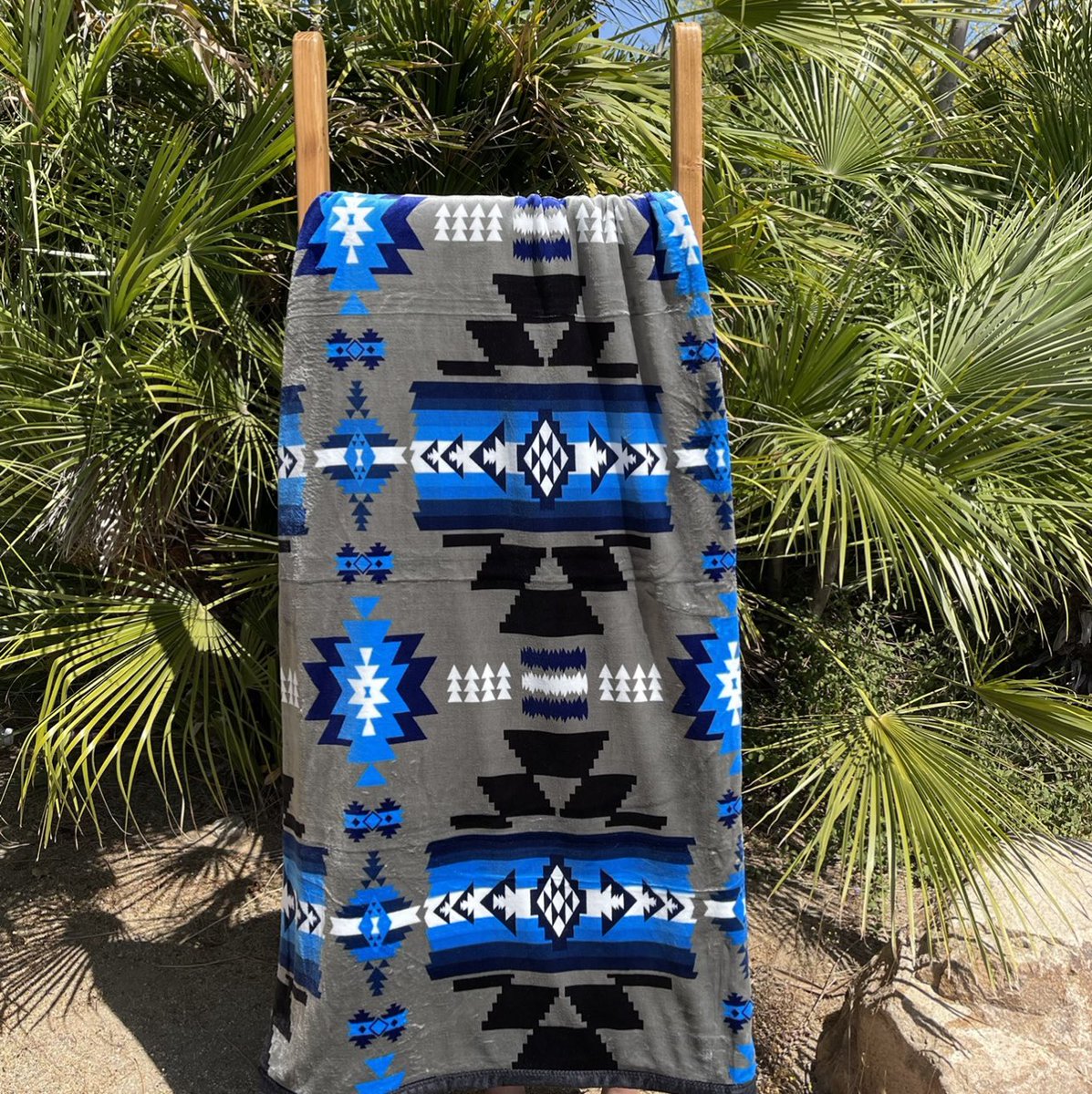 lopezbeading's tweet photo. Some new blankets now available on https://t.co/Xp5woQbiN0 👈🏼‼️ https://t.co/mbL2aW77yy