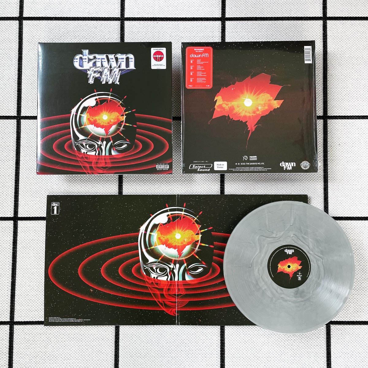 recordrecordth's tweet photo. 2290฿ [New] [In Stock] Free Shipping 

The Weeknd - Dawn FM
Alternate Artwork + Silver Vinyl
Label: XO – B0035103-01

Line : @recordrecordth 

#recordrecordth #Vinyl #ขายแผ่นเสียง #แผ่นเสียง #แผ่นเสียงมือสอง #เพลง #ไวนิล #TheWeeknd https://t.co/0eaMDOMkDC