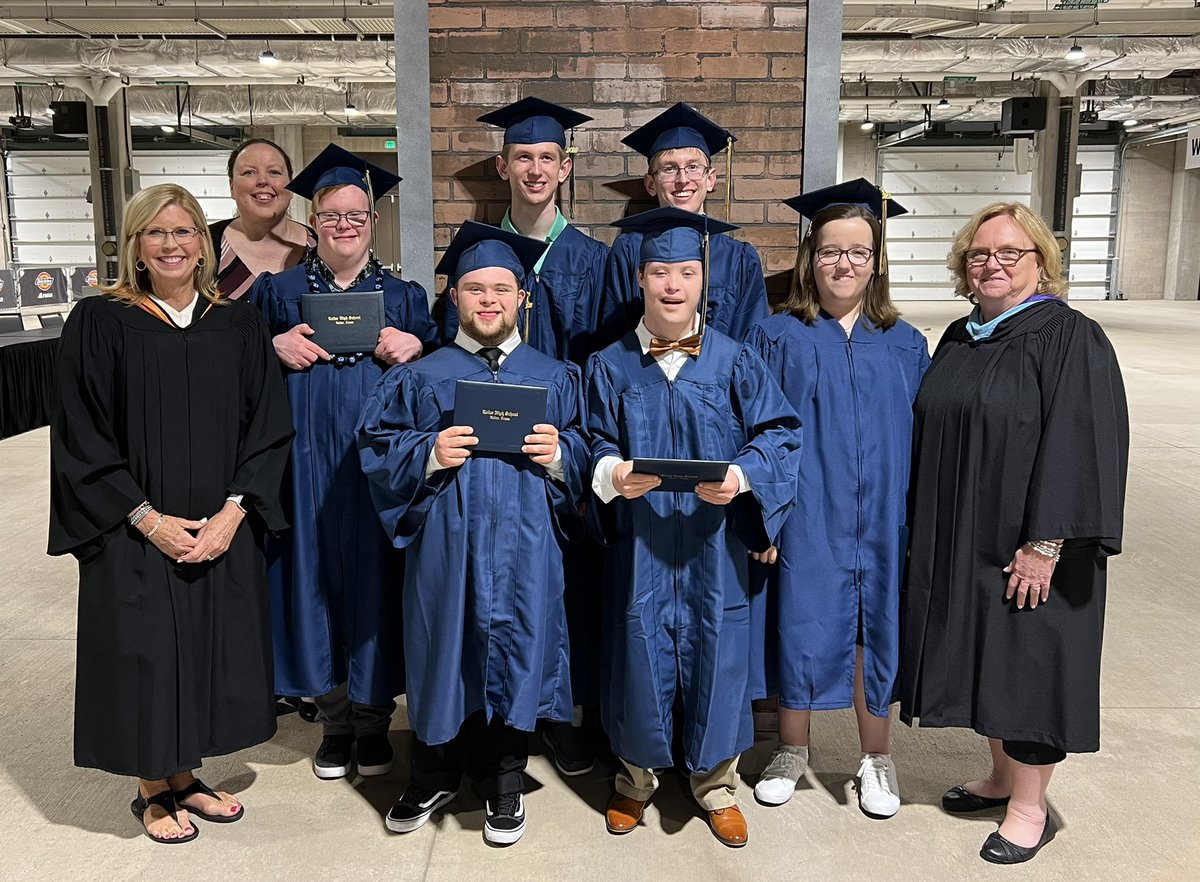 sha_olive's tweet photo. KHS Graduation is in the books! It’s been a great 4 years and we will miss these students next year!! Wishing you all the best!! 🤗🤗🤗🎓🎉❤️#KISDgrad22
 #kellerisdsped https://t.co/JRxPDp28D7