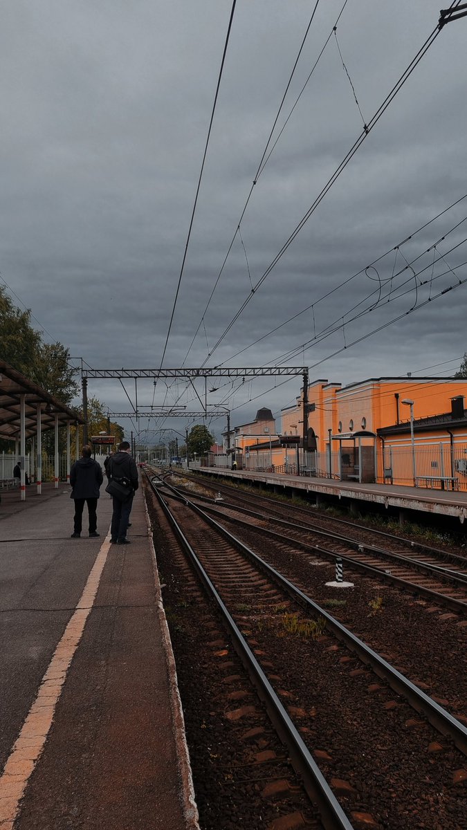 Вчера светило солнышко и скрипели птички.
Сегодня природа решила, что хватит с нас весны.
