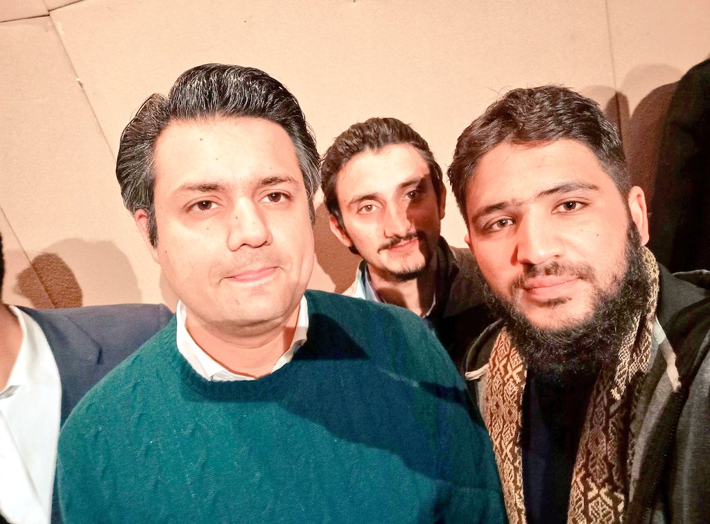 SyedJamalHuss20's tweet photo. Memories.. With @Hammad_Azhar At #Al_Hamra hall Lahore ❤ https://t.co/zzyNkiQMbh