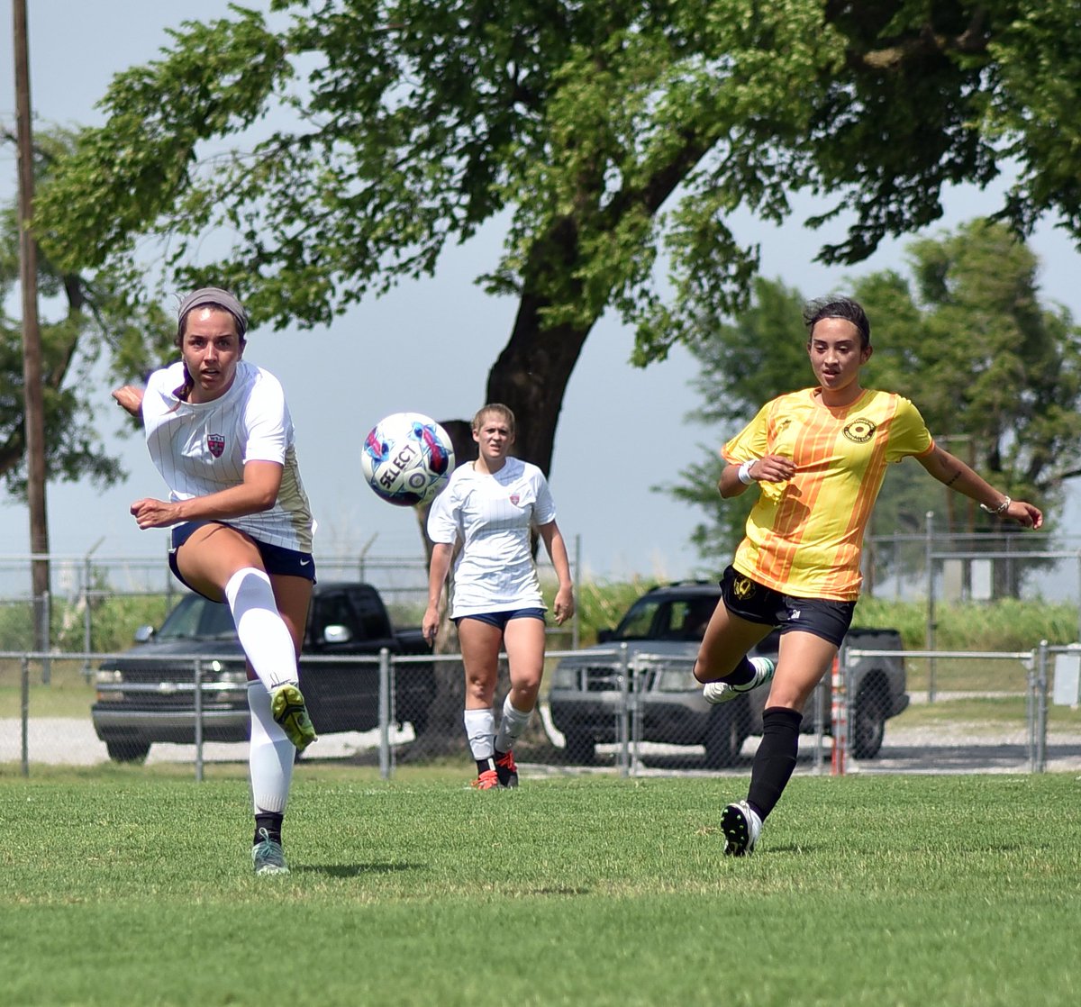 OKCSideFC's tweet image. A few shots from the game yesterday. Brooklyn "excuse me, I believe that's my ball" Fink. Chloi trapping the ball like a Jedi! Ellise sending the play upfield. #onside #stayonside #soccer #football #oklahoma