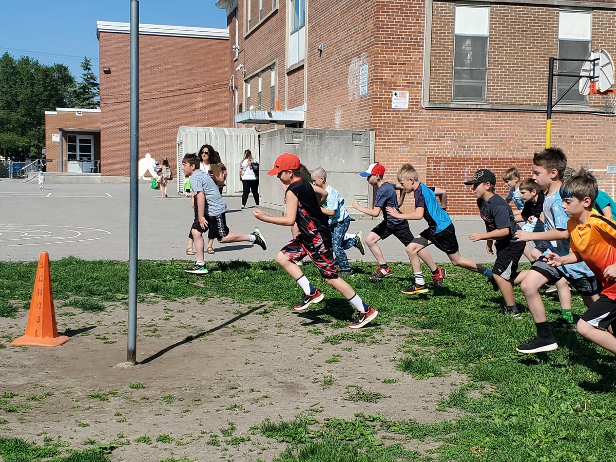 StJohnPVNC's tweet photo. Enjoying our outdoor spaces today for recess and Track&Field. ☀️😎🏃#PVNCInspires #onceajohnner #findtheshade https://t.co/cHJwISh9MC