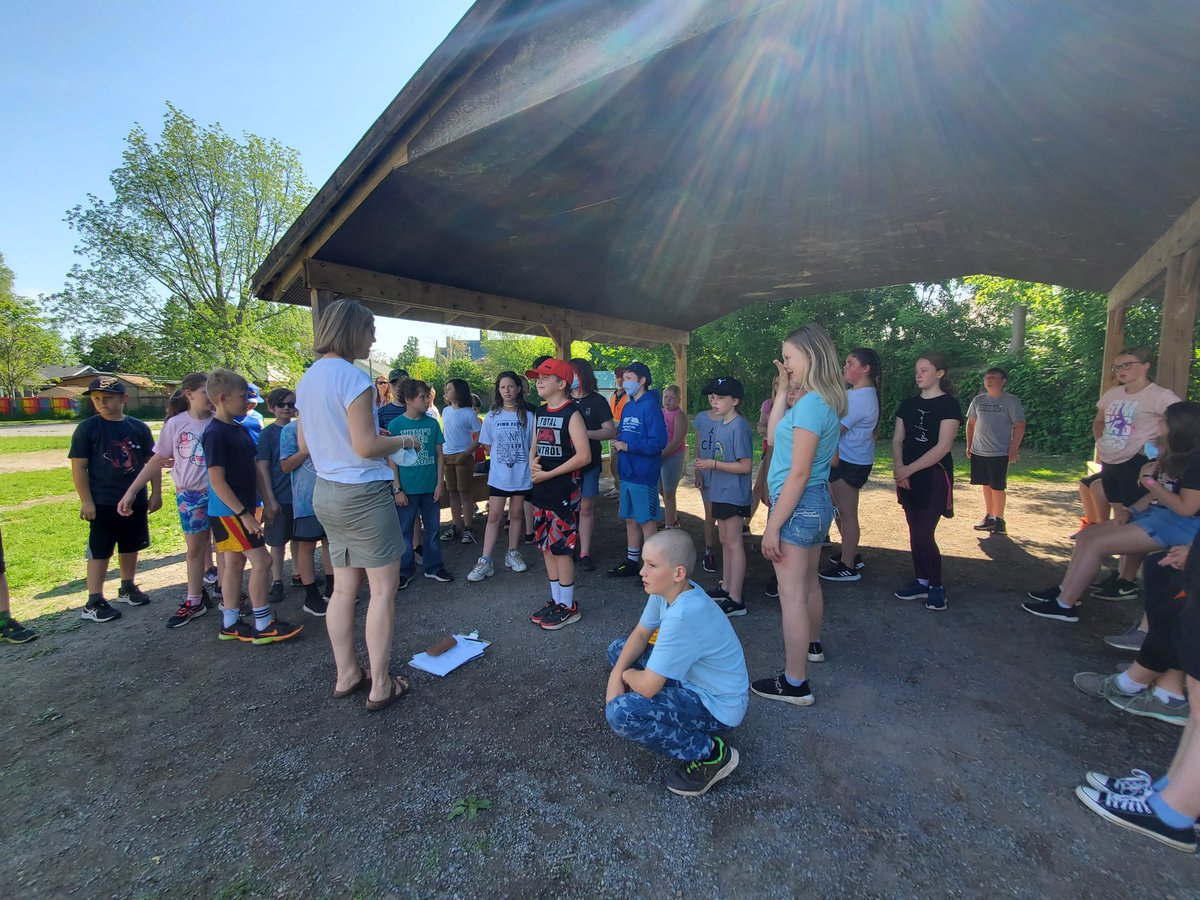 StJohnPVNC's tweet photo. Enjoying our outdoor spaces today for recess and Track&Field. ☀️😎🏃#PVNCInspires #onceajohnner #findtheshade https://t.co/cHJwISh9MC