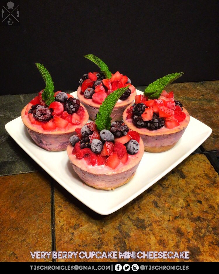 TJsChronicles's tweet photo. The Very Berry Cupcake Minis were part of this special holiday order 12 Mix, featuring blueberries, blackberries, raspberries, cherries, and strawberries.
#GoodEats #ItsAGoodThing #Berries #12Mix #CupcakeMinis #OreoCookies #VeryBerryCheesecake #Cheesecake #Dessert #TJsChronicles https://t.co/capWeq50HU