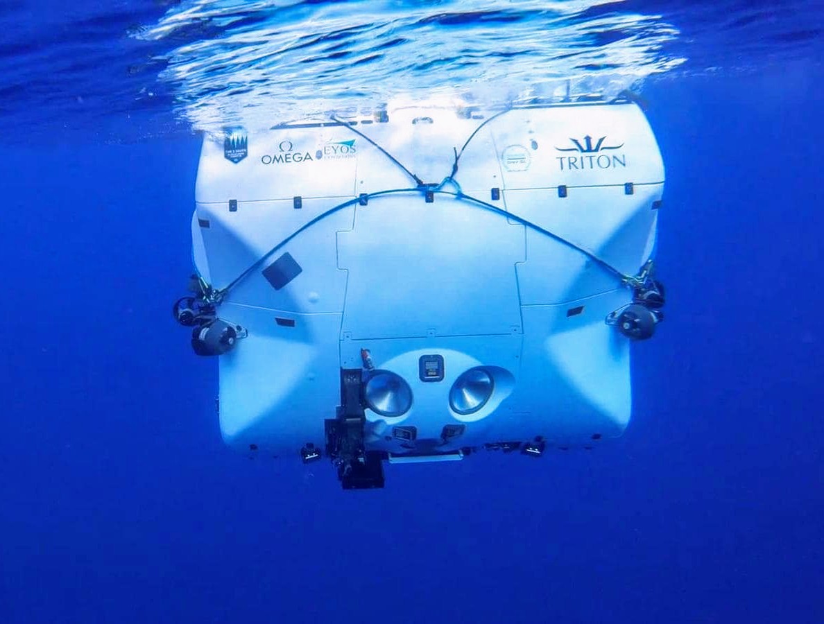 robynyoung01's tweet photo. Proud of @YoungCec, Sub Team Leader (in training) of the world's only full ocean depth rated manned submersible, a rewarding role with the only "hadal zone" exploration team (below 6000m deep)...a truly amazing opportunity to explore the last unexplored frontier of our planet! https://t.co/9B5UjqGs5t