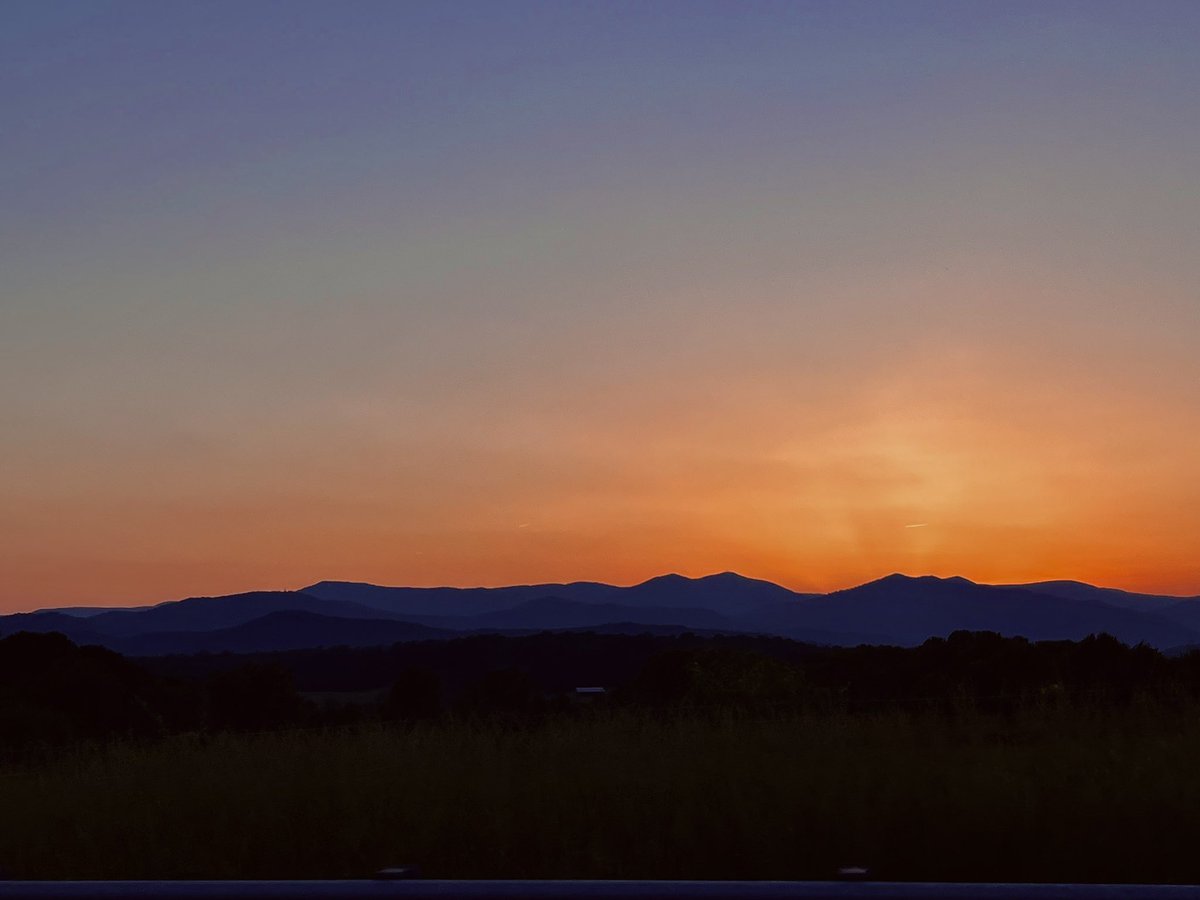 bronsongambale's tweet photo. Good night Madison
We can get used to these views pulling into our new neighborhood! #MadisonVa #Cville https://t.co/JKjiJHipHf