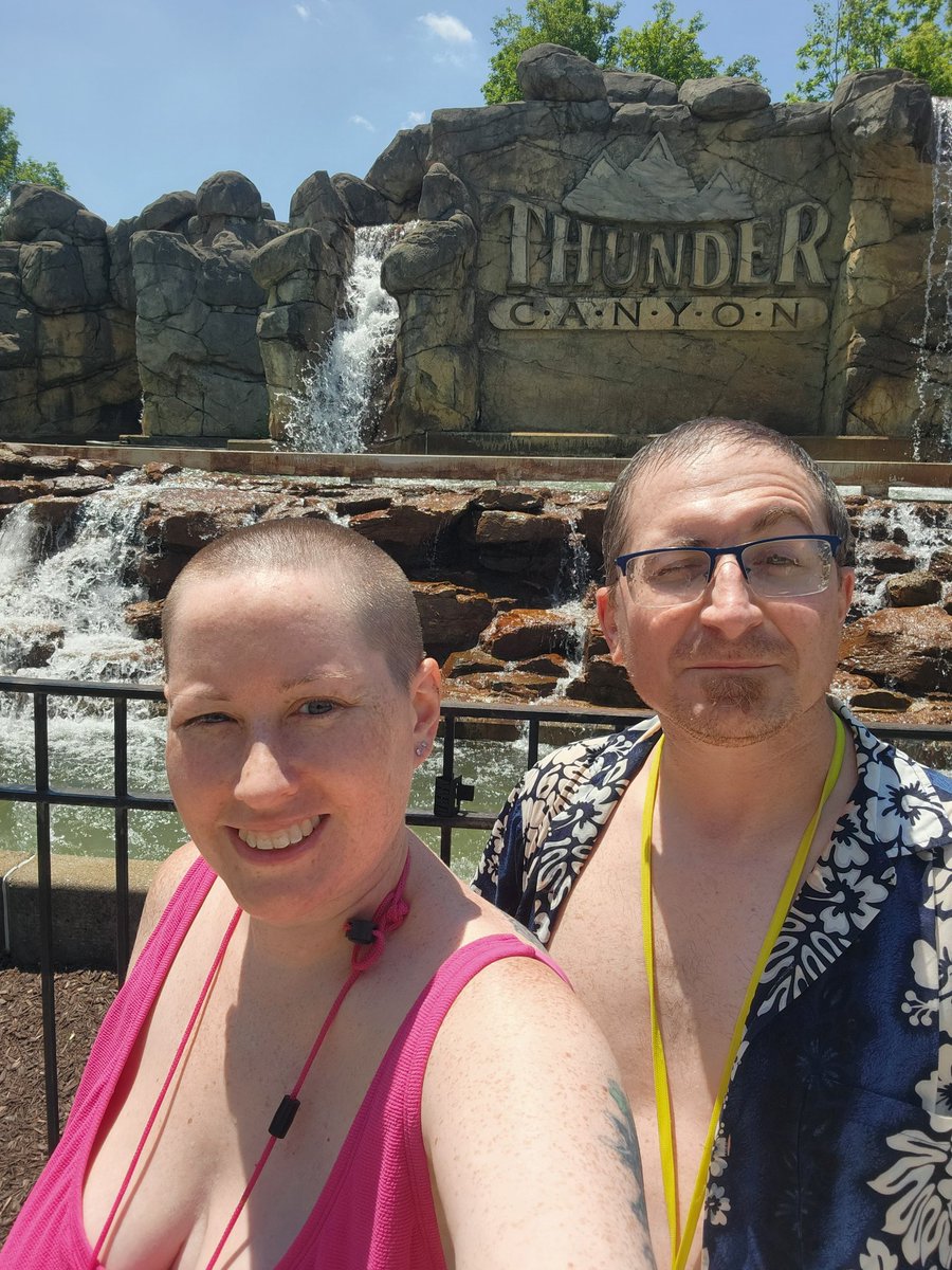 mileycfan4eva's tweet photo. #MDW @DorneyParkPR @HollyM686 #fun day in the sun. TY #DorneyPark for an amazing day. Crowds weren't insane when we first got there we got on every ride we wanted multiple times. Friendly staff, clean park best way to spend our day time off. #DPBestDay #MemorialDay2022 https://t.co/hYgjkwPTxv