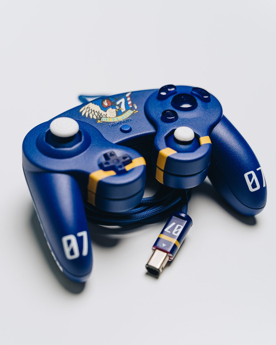 DayDreamerCtrls's tweet photo. Blue Falcon No. 7 Controller

For @MVLLION 

All paint.

RTs greatly appreciated! https://t.co/icBaN2hGlY