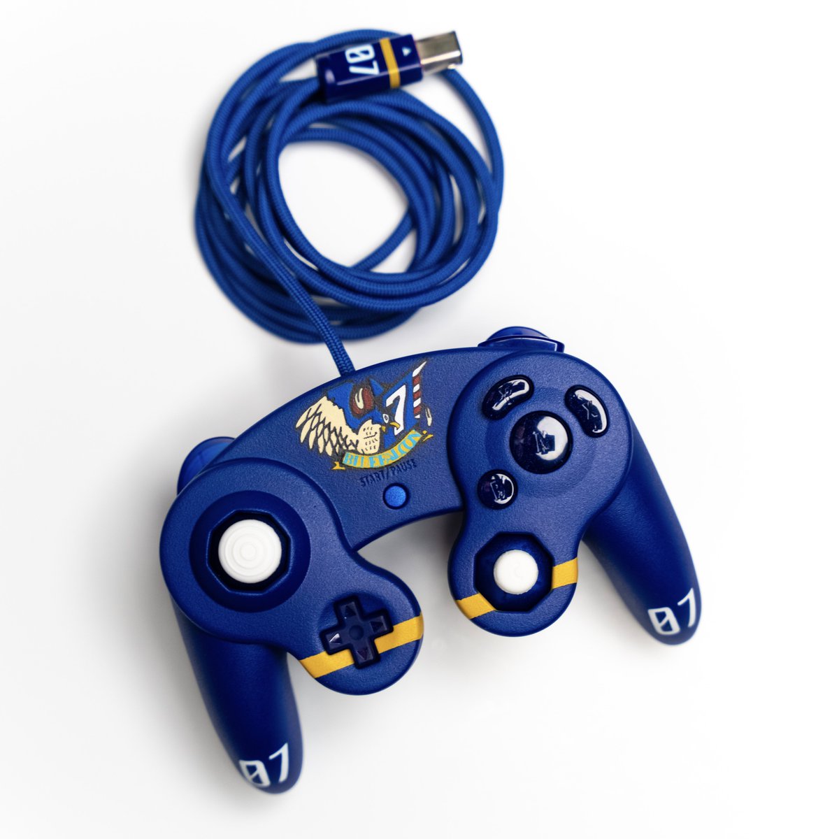 DayDreamerCtrls's tweet photo. Blue Falcon No. 7 Controller

For @MVLLION 

All paint.

RTs greatly appreciated! https://t.co/icBaN2hGlY