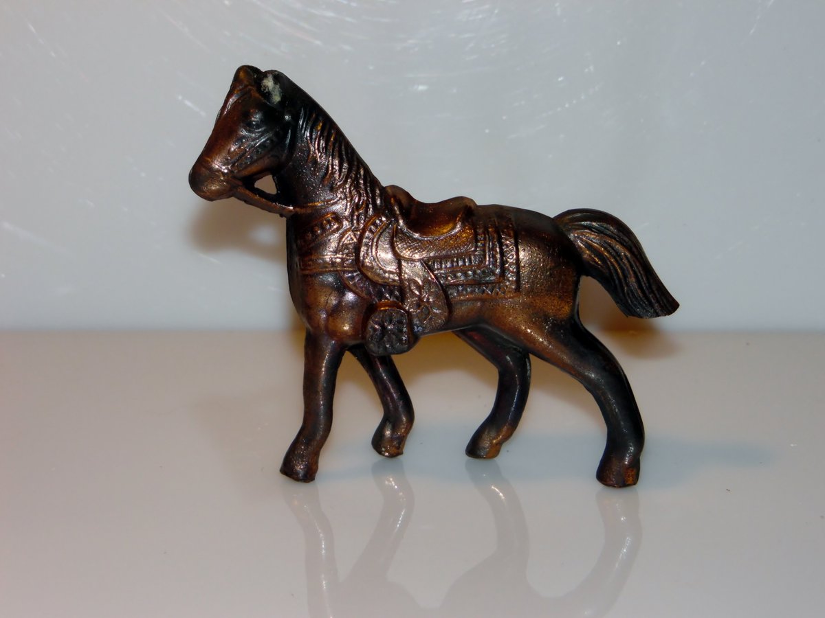 yesteryear2day's tweet photo. Check out Vintage Small Western Horse 3 1/2"T x 4 1/4"L Copper Color Metal Figurine U.S.A.  https://t.co/jKHRoIEsSN via @eBay https://t.co/qlEWzG4Czc