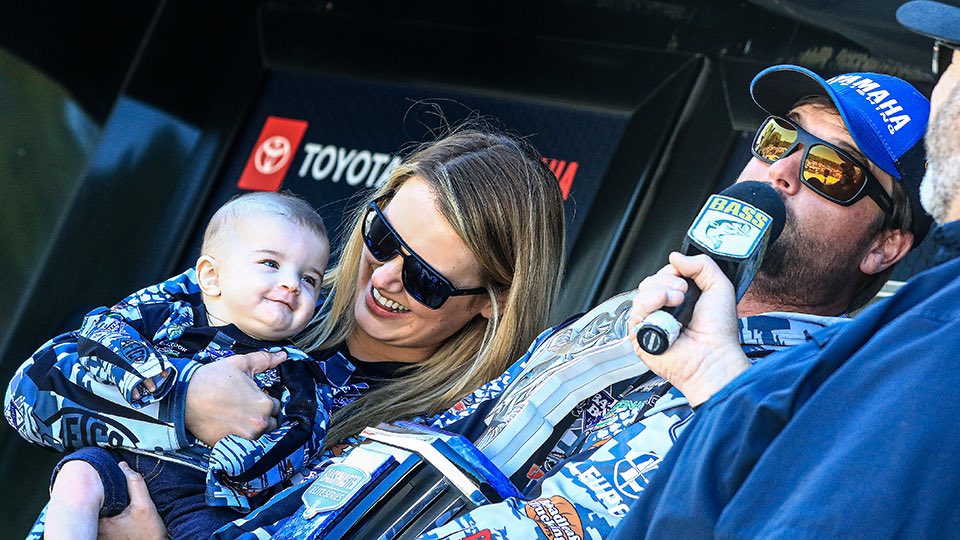 bassmaster's tweet photo. Happy birthday to Elite Series pro #DrewCook!
#Bassmaster #BASSElite #EliteBirthdays https://t.co/QyWpBuAkAe