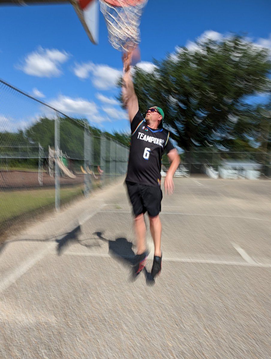 JoshuaBane's tweet image. #MotionShot / jumpish shot with the #Pixel6Pro

#PixelPostUp #teampixel #madebygoogle #giftfromgoogle @madebygoogle #basketball