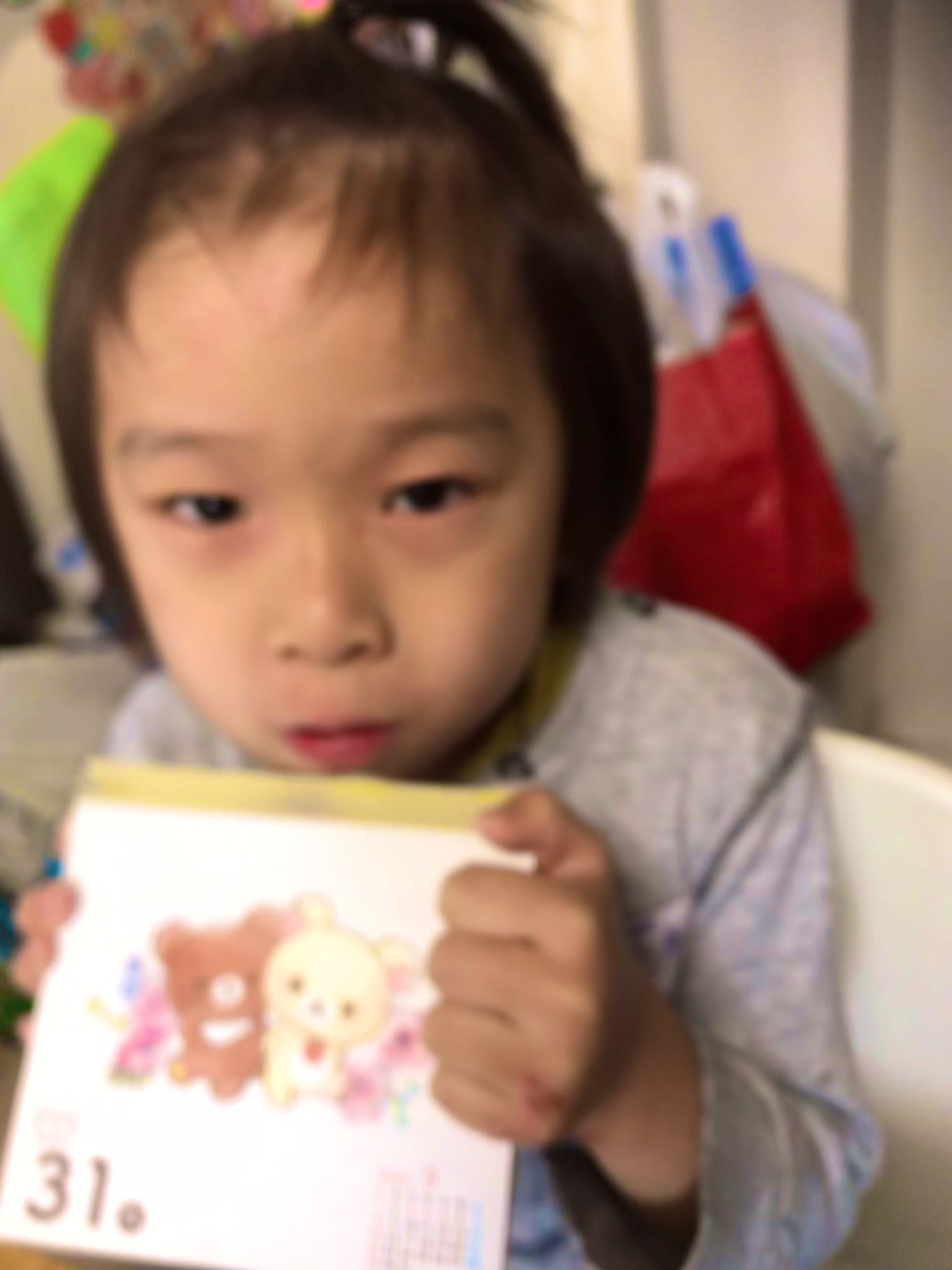 田中瑛央６歳 親書き込み中 てるてる 今朝前髪結んで登校する様に母はテルヒロに言ったのですが 男の子が髪の毛結ぶ の変だ と拒否 仕方なく髪どめ外して小学校の門をくぐりました テルヒロの髪の毛が視力低下にならないか 心配早く撮影終えて